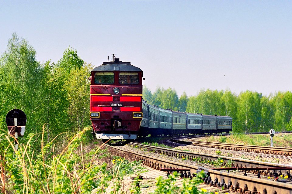 2ТЭ116-1595,_Russia,_Moscow_region,_Pchelovodnoye_-_Ozherelye_stretch_(Trainpix_157501)