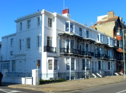 2–5_St_Catherine's_Terrace,_Kingsway,_Hove_(NHLE_Code_1280426)_(July_2012)