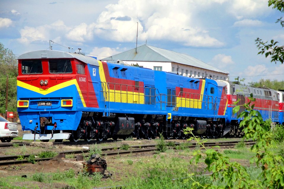 2ТЭ10ВККН-4536,_Казахстан,_Западно-Казахстанская_область,_депо_Уральск_(Trainpix_133972)