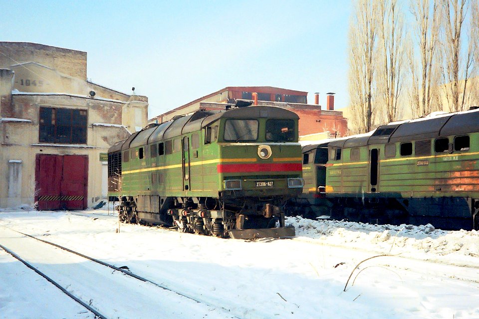 2ТЭ116-627,_Russia,_Voronezh_region,_Voronezh_Locomotive_Overhauling_Plant_(Trainpix_150520)