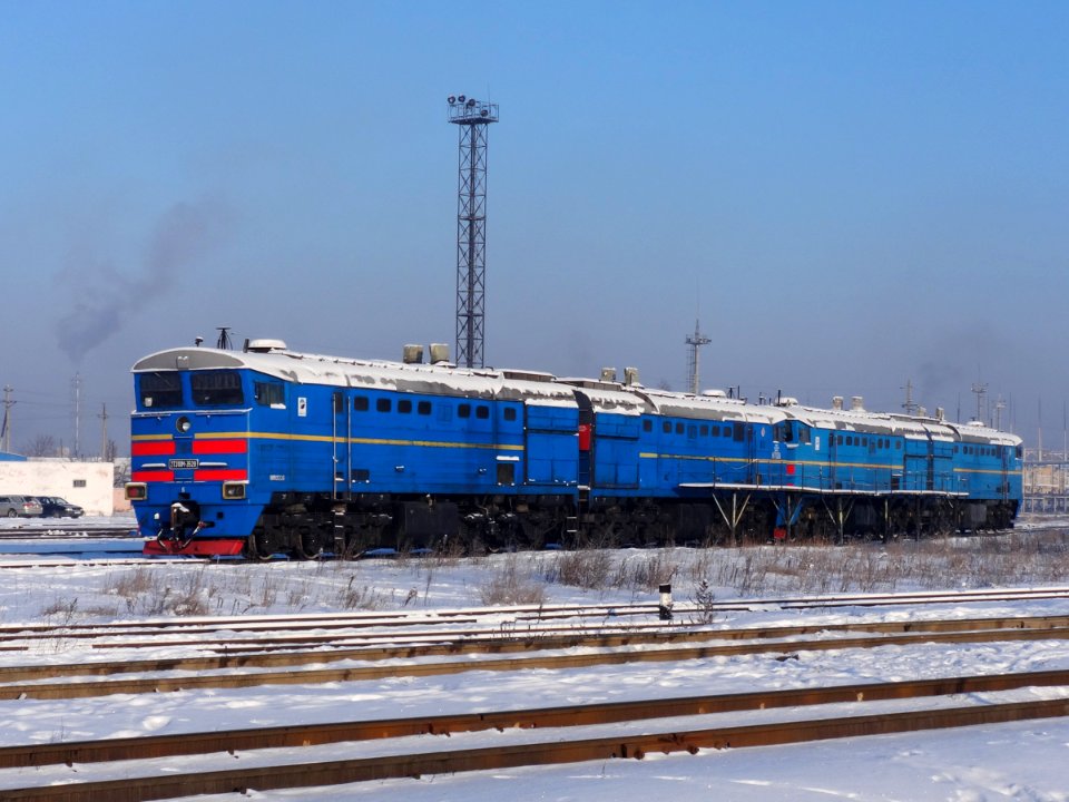 2ТЭ10М-3529,_Казахстан,_Восточно-Казахстанская_область,_депо_Семей_(Trainpix_152001)