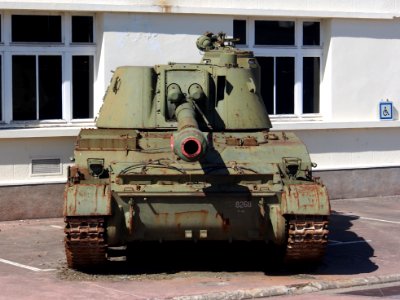 2S3_Akatsiya_in_the_Musée_des_Blindés,_France,_pic-1