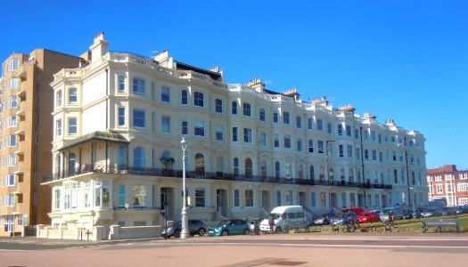 2–8_Medina_Terrace,_Kingsway,_Hove_(NHLE_Code_1298644)_(September_2018)