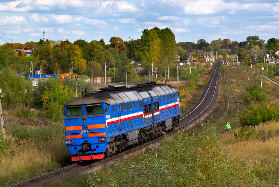 2ТЭ116-952,_Russia,_Pskov_region,_Vorobetskaya_-_Velikiye_Luki_stretch_(Trainpix_144179)