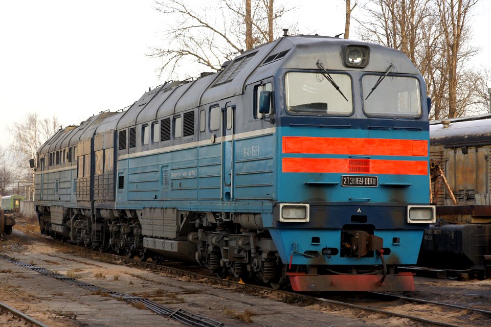 2ТЭ116У-0081,_Россия,_Санкт-Петербург,_депо_Санкт-Петербург-Сортировочный-Витебский_(Trainpix_87321)