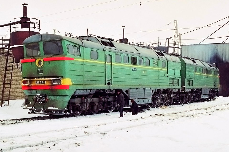 2ТЭ116-114,_Russia,_Tver_region,_Bologoye_depot_(Trainpix_151276)