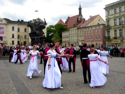 3_Maja_2011_taniec_zespołu_Ziemia_Bydgoska_d