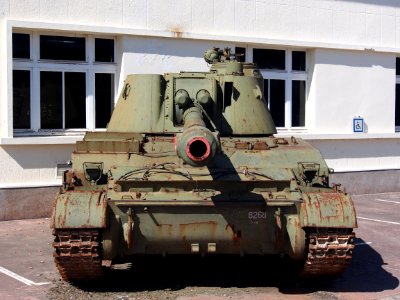 2S3_Akatsiya_in_the_Musée_des_Blindés,_France,_pic-2