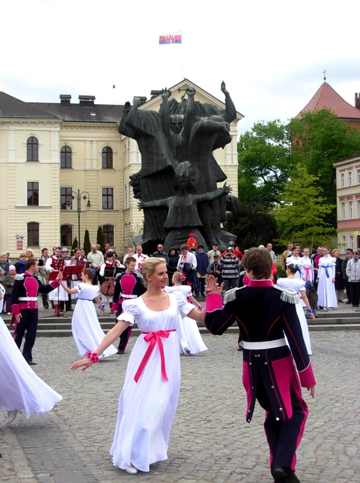 3_Maja_2011_taniec_zespołu_Ziemia_Bydgoska_i