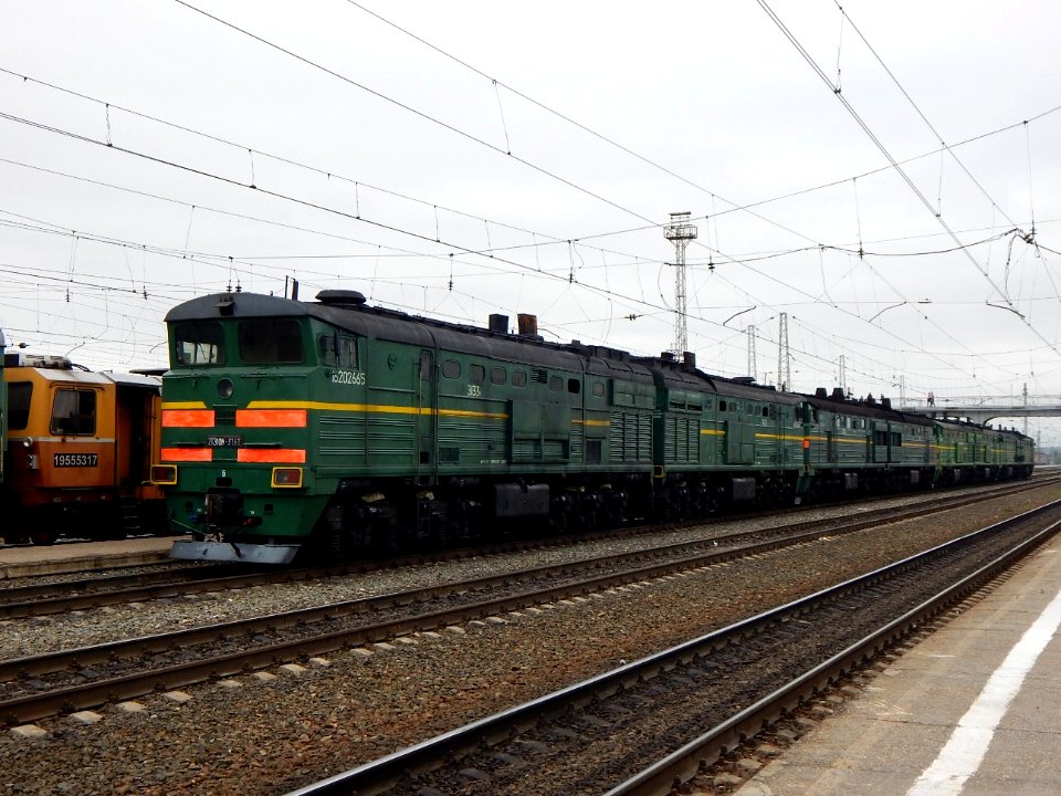 2ТЭ10М-3133,_Россия,_Самарская_область,_станция_Сызрань-I_(Trainpix_163151)