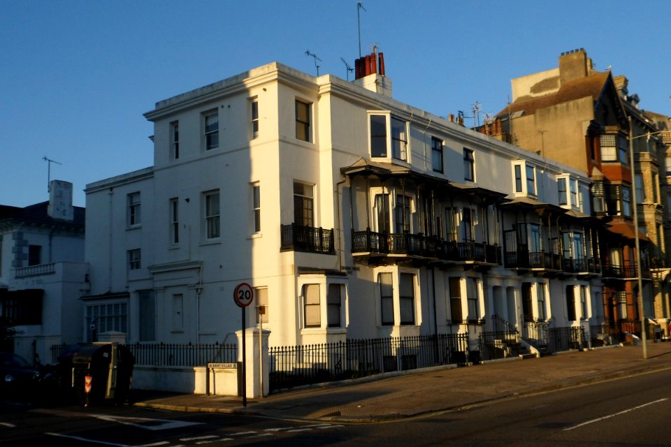2–5_St_Catherine's_Terrace,_Kingsway,_Hove_(NHLE_Code_1280426)_(September_2013)_(2)