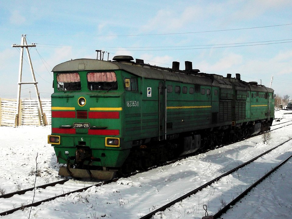 2ТЭ10М-1255,_Казахстан,_Карагандинская_область,_станция_Распорядительная_(Trainpix_108526)