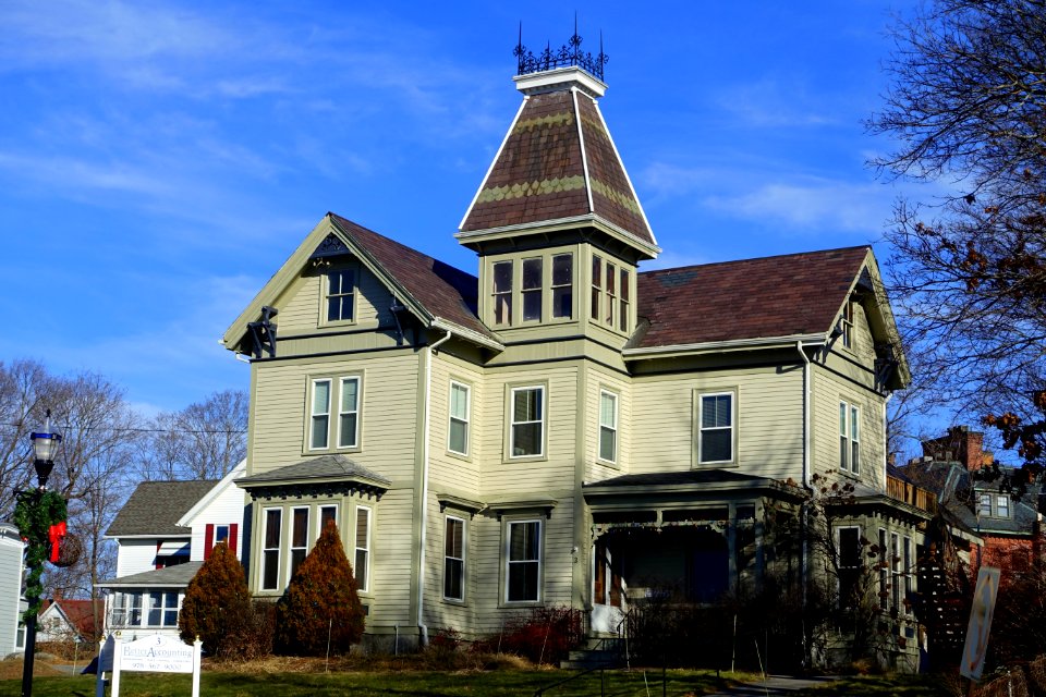 3_Lincoln_Street_-_Hudson,_Massachusetts_-_DSC08778