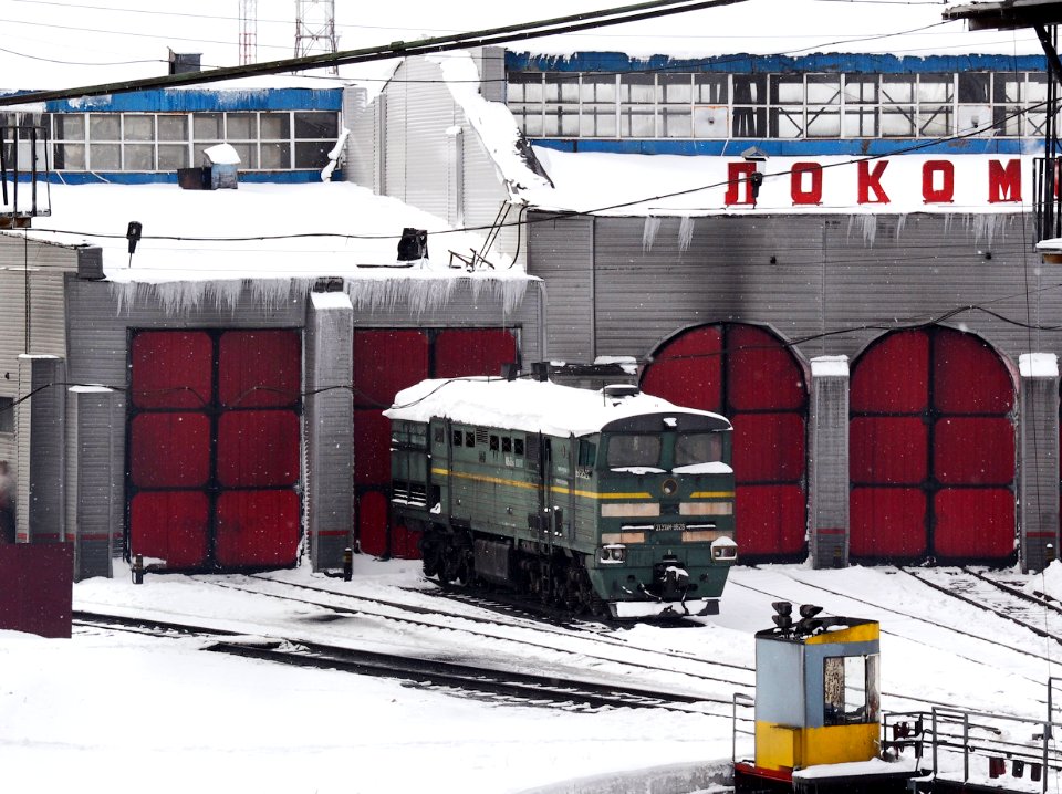 2ТЭ10М-0626,_Russia,_Tatarstan,_Bugulma_depot_(Trainpix_151248)