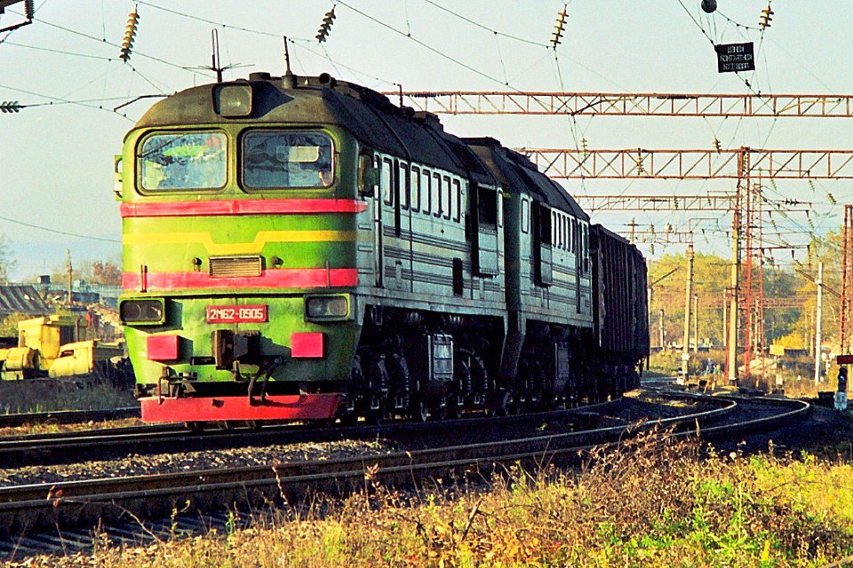 2М62-0905,_Russia,_Smolensk_region,_Vyazma_station_(Trainpix_152946)