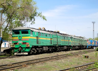 2ТЭ10У-0134,_Казахстан,_Западно-Казахстанская_область,_депо_Уральск_(Trainpix_135926)