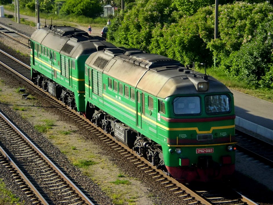 2М62-0003,_Литва,_Шяуляйский_уезд,_станция_Радвилишкис_(Trainpix_83572)