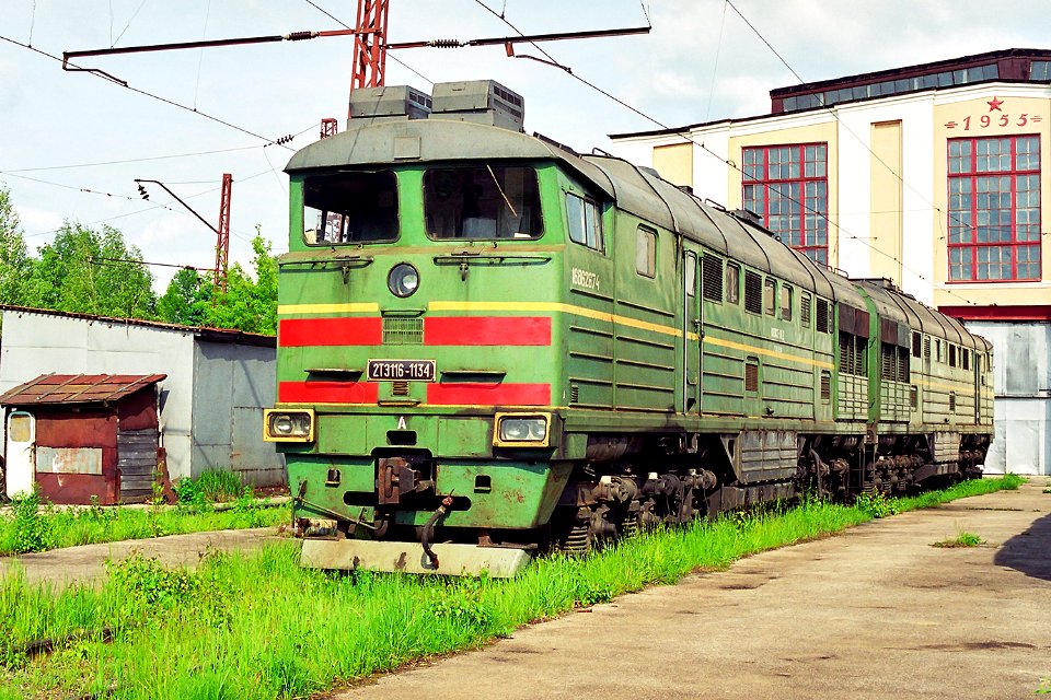 2ТЭ116-1134,_Russia,_Moscow_region,_Shcherbinka_Experimentative_test_ring_of_VNIIZhT_(Trainpix_161107)
