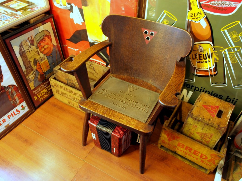 3_Hoefijzers_bier_stoel_in_het_museum