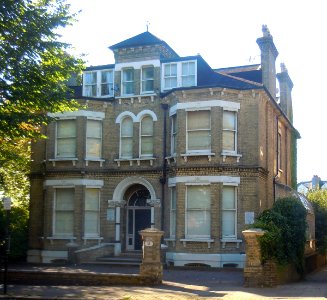 3_Eaton_Gardens,_Hove_(NHLE_Code_1187552)_(September_2018)