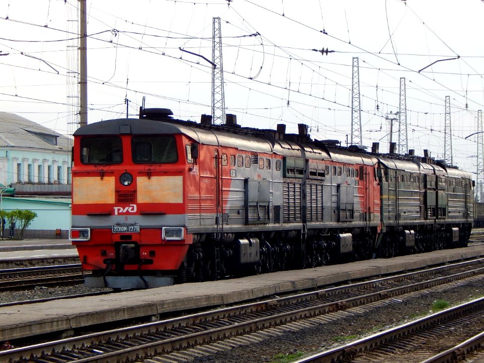 2ТЭ10М-2279,_Россия,_Самарская_область,_станция_Сызрань_(Trainpix_162229)