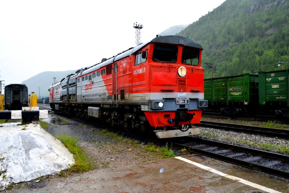 2ТЭ10МК-3590,_Россия,_Якутия,_станция_Хани_(Trainpix_171669)