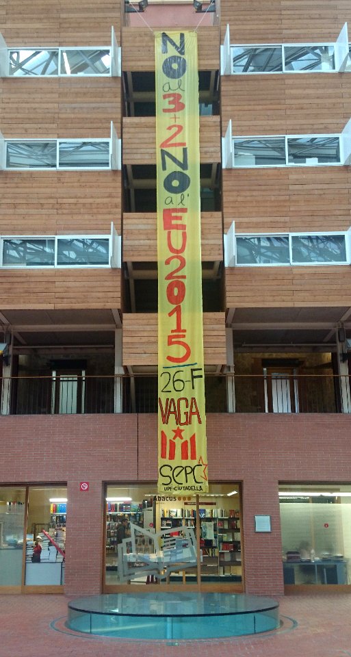 26-F_2015_higher_education_strike_propaganda_in_UPF_Ciutadella_campus_12