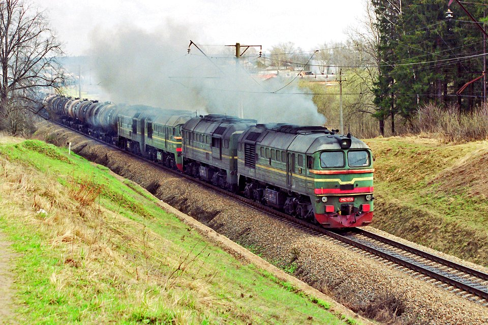 2М62-0326,_Russia,_Moscow_region,_Volokolamsk_-_Blagoveshchenskoye_stretch_(Trainpix_177454)
