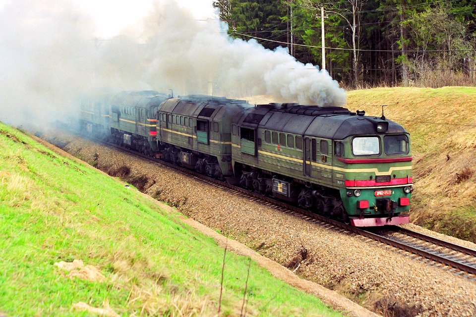 2М62-0549,_Russia,_Moscow_region,_Volokolamsk_-_Blagoveshchenskoye_stretch_(Trainpix_156177)