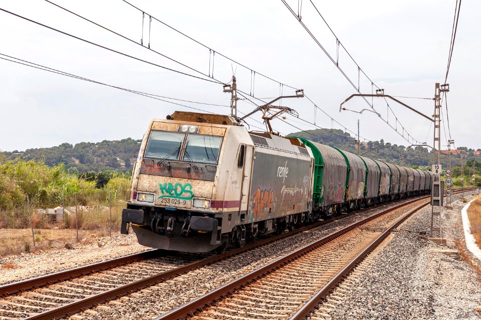 253_026-9,_Spain,_Tarragona,_Tarragona_-_Torredembarra_stretch_(Trainpix_200227)