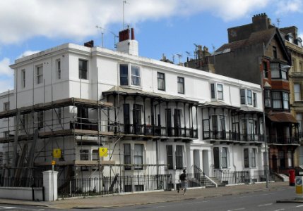 2–5_St_Catherine's_Terrace,_Kingsway,_Hove_(NHLE_Code_1280426)_(August_2010)