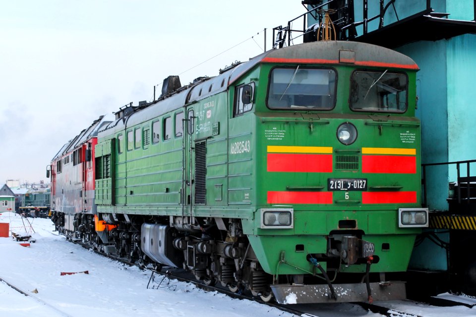 2ТЭ10У-0127,_Россия,_Алтайский_край,_депо_Барнаул_(Trainpix_152201)