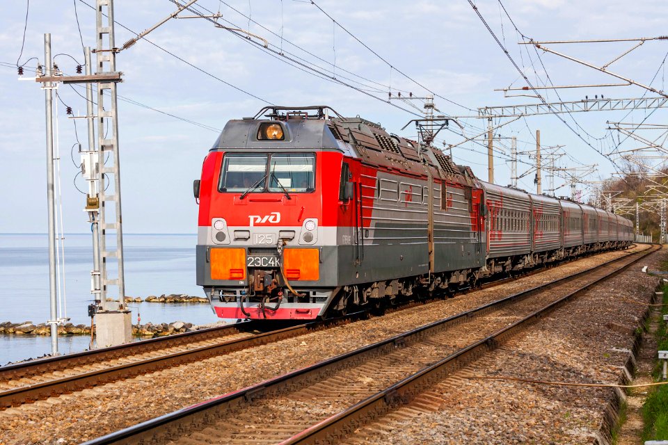 2ЭС4К-125,_Russia,_Krasnodar_region,_Yakornaya_Shchel'_-_Loo_stretch_(Trainpix_199381)