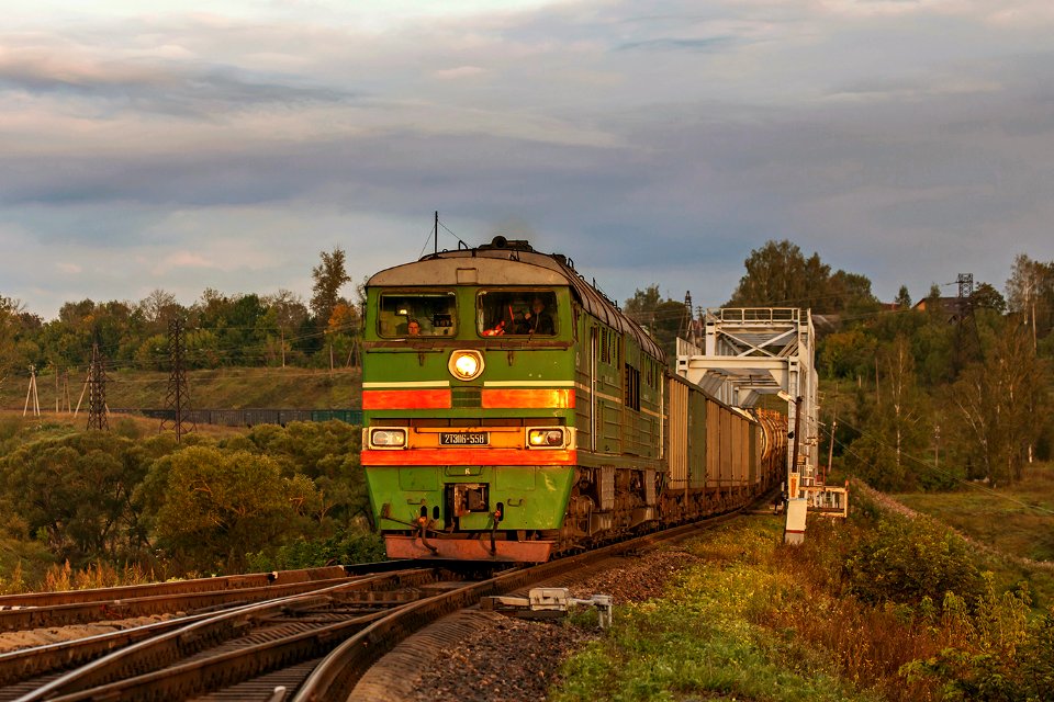 2ТЭ116-558,_Russia,_Tver_region,_Zubtsov_station_(Trainpix_179737)