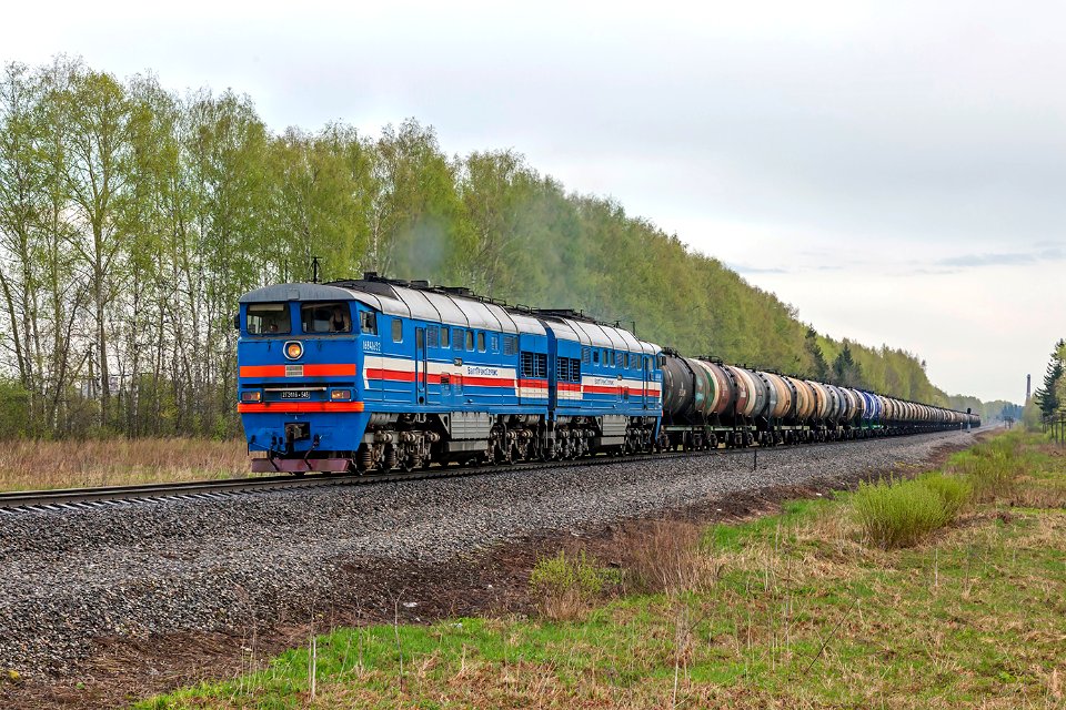 2ТЭ116-545,_Russia,_Yaroslavl_region,_Molot_-_Tenino_stretch_(Trainpix_190462)