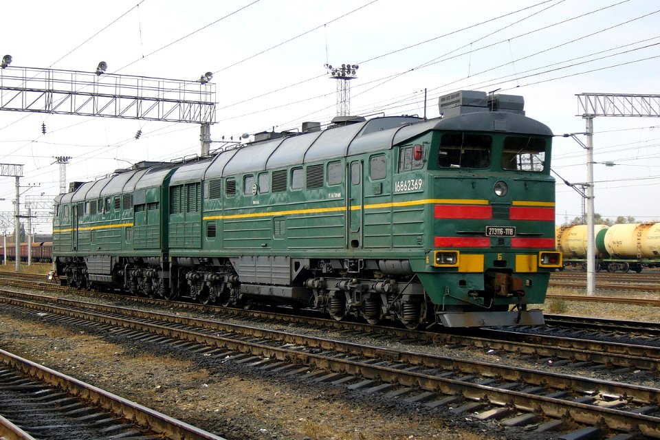 2ТЭ116-1118,_Россия,_Волгоградская_область,_станция_Волжский_(Trainpix_153914)