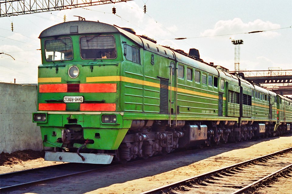 2ТЭ10У-0440,_Russia,_Saratov_region,_Saratov_depot_(Trainpix_166984)