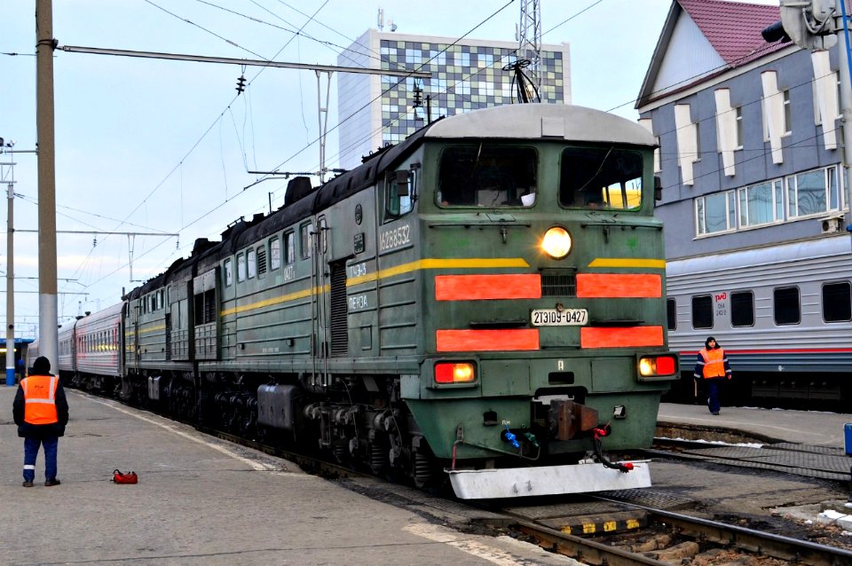 2ТЭ10У-0427,_Russia,_Penza_region,_Penza-I_station_(Trainpix_96896)