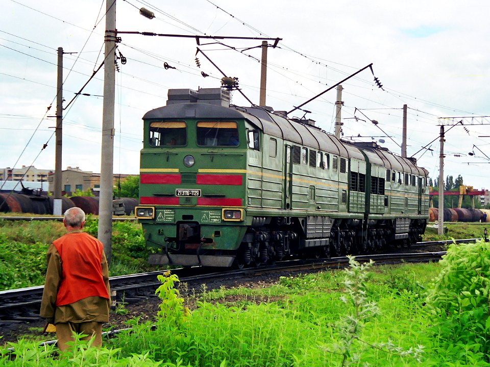 2ТЭ116-1129,_Russia,_Saratov_region,_Saratov_depot_(Trainpix_166109)