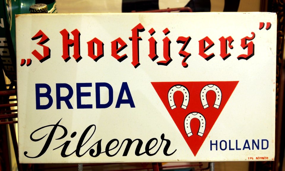 3_Hoefijzers_Pilsenenr_Breda,_enamel_beer_advertising_sign