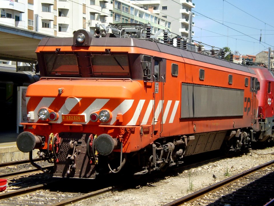 2624,_Португалия,_станция_Лиссабон-Санта-Аполония_(Trainpix_92731)
