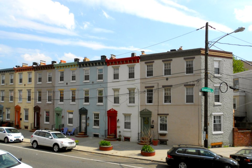 2700_block_South_St_at_Schuykill_Philly