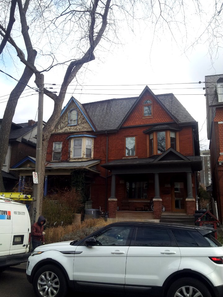 25_Howland_Ave