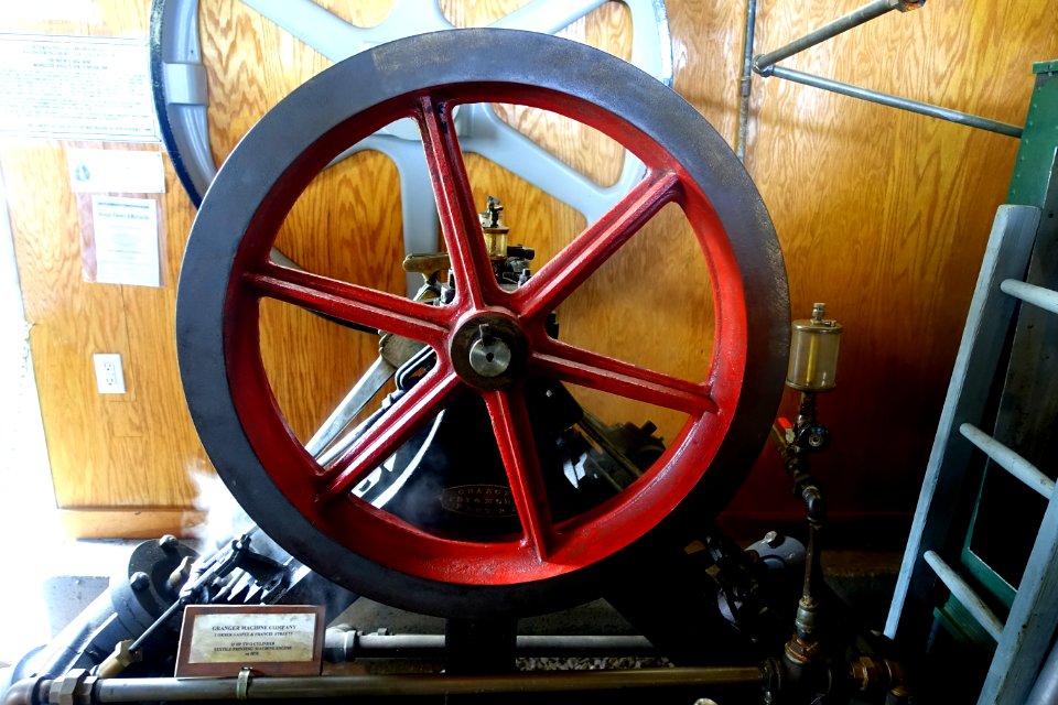 25_HP_two_cylinder_textile_printing_machine_engine,_Granger_Machine_Company,_c._1870_-_Stationary_steam_engine_collection_-_New_England_Wireless_&_Steam_Museum_-_East_Greenwich,_RI_-_DSC06534