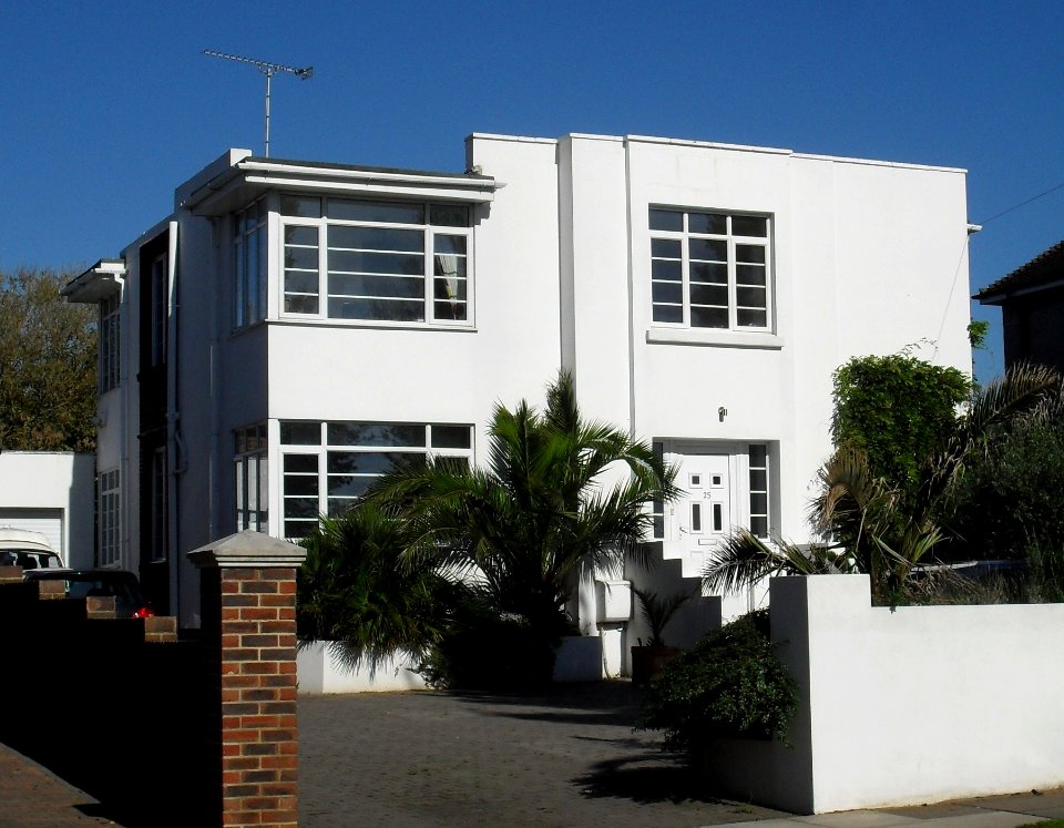 25_The_Droveway,_Hove_(October_2010)
