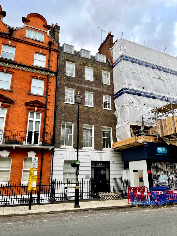 25_Harley_Street,_2021