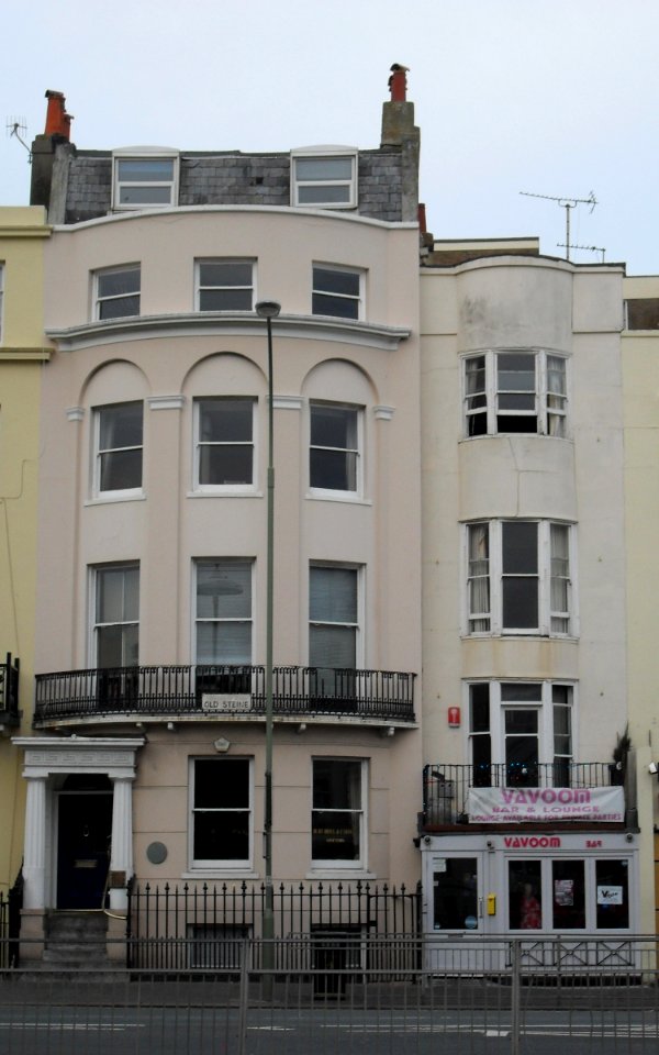 30_and_31_Old_Steine,_Brighton_(NHLE_Codes_1380662_and_1380663)_(May_2010)