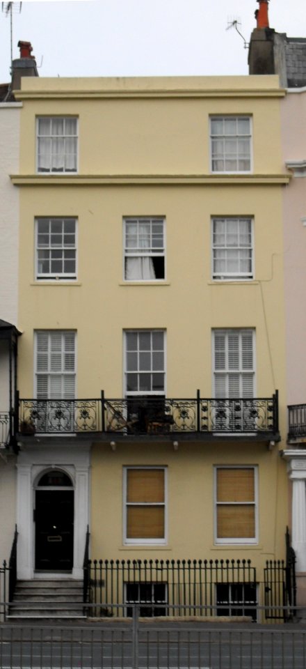 29_Old_Steine,_Brighton_(NHLE_Code_1380661)_(May_2010)