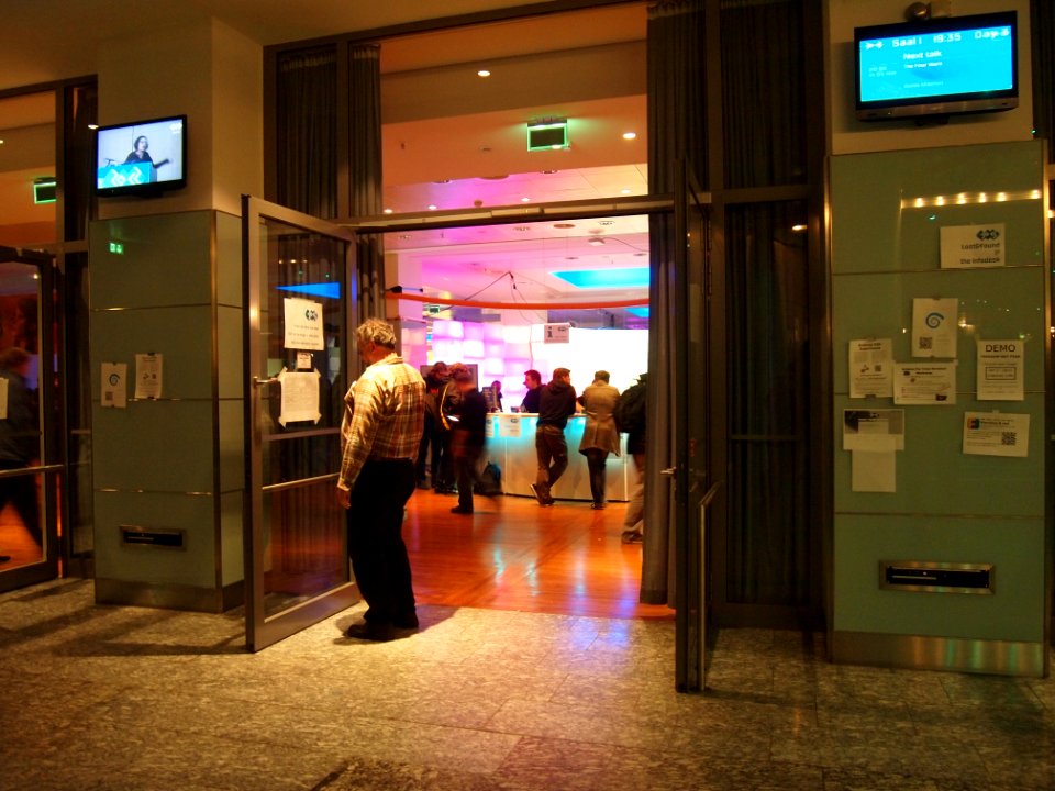 30C3_Eingangshalle_mit_Infodesk