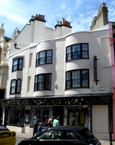 28_and_29_Ship_Street,_The_Lanes,_Brighton_(NHLE_Code_1380918)_(July_2010)